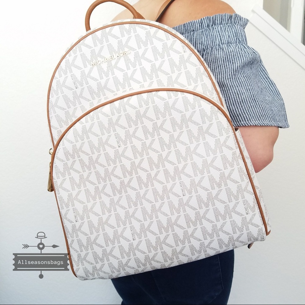 NWT Michael Kors Abbey Large Backpack Vanilla Bag - Picture 2 of 8